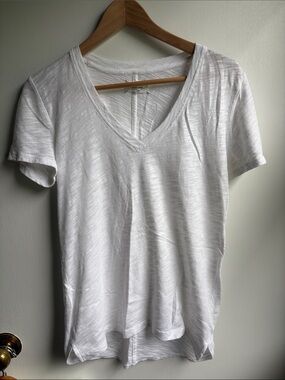 Lou & Grey White V-Neck Short Sleeve Tee